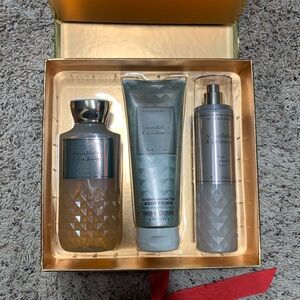 BNIB SNOWFLAKES & CASHMERE